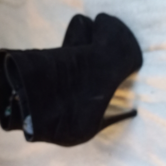 Chinese Laundry faux suede boots- size 8 - Picture 2 of 7